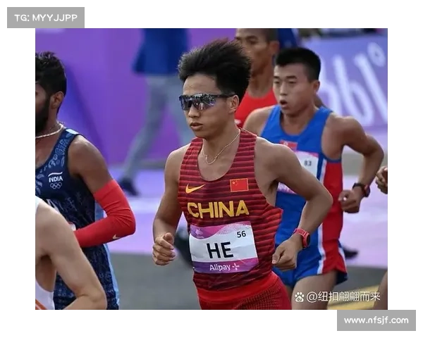 何杰肯尼亚备战马拉松唯一娱乐是围炉煮枣展现苦练与坚韧